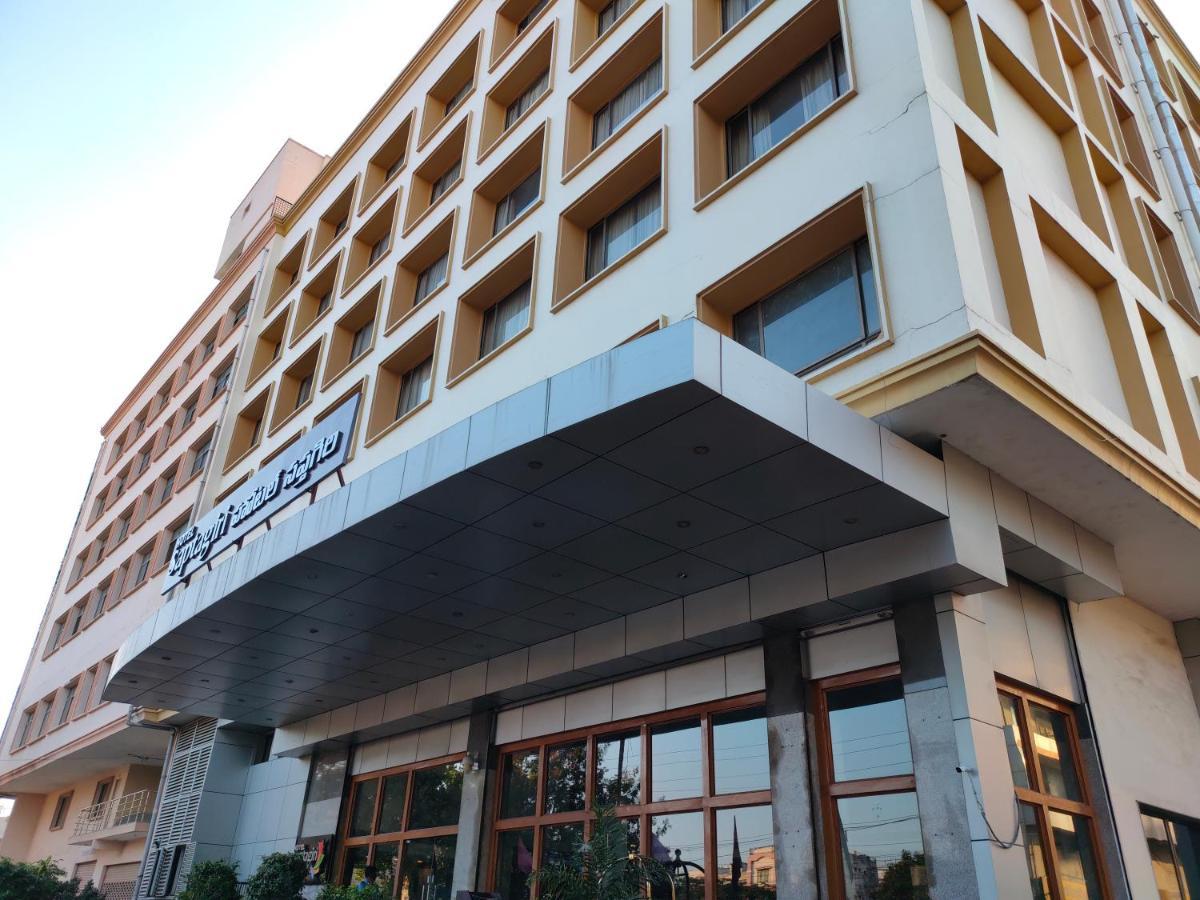 Hotel Saptagiri Hajdarabad Zewnętrze zdjęcie